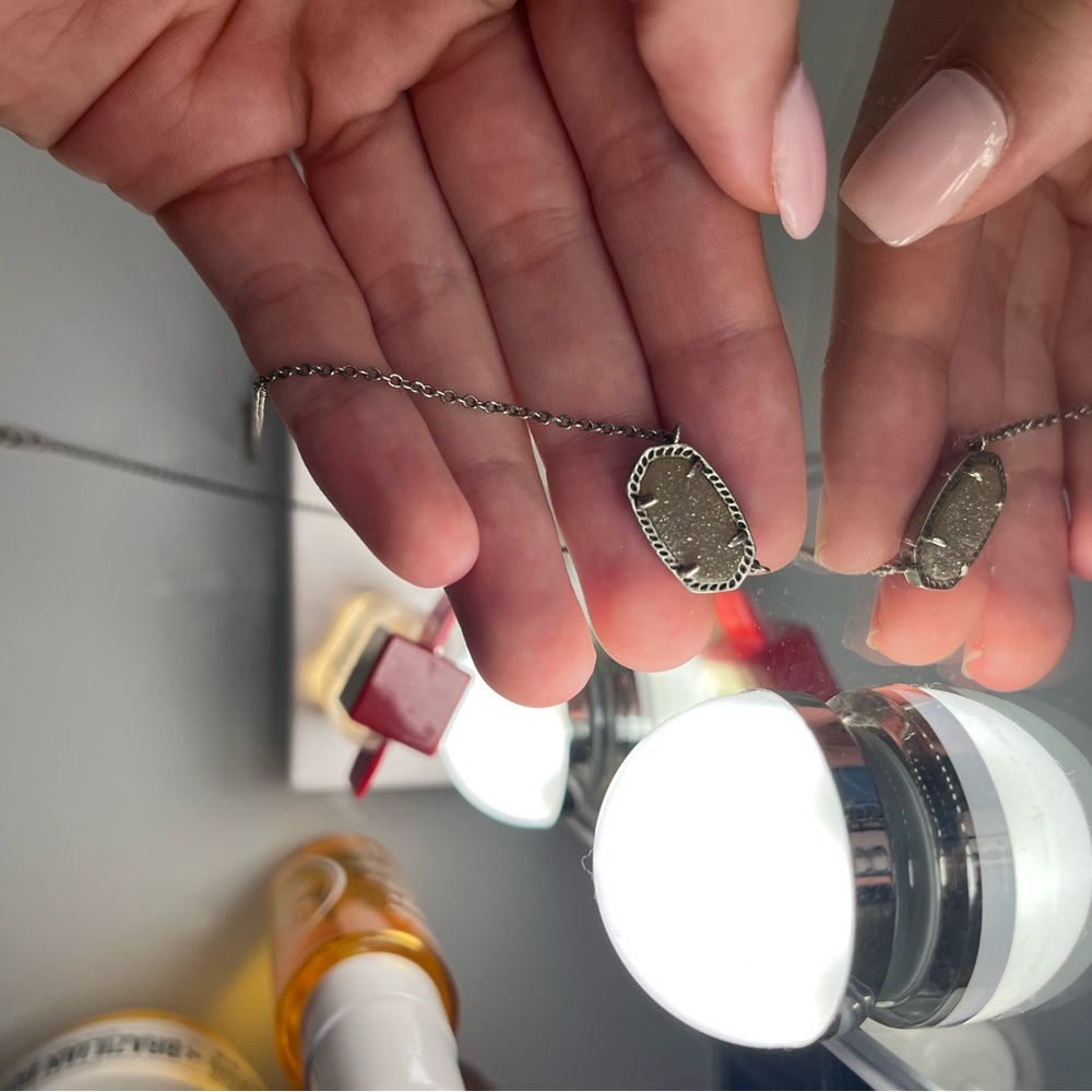 silver kendra scott pendant